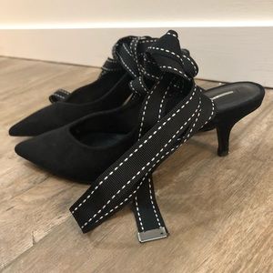 Bershka Black Tie-Up Kitten-heel sz 7